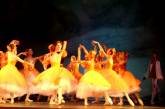 В Николаеве при полном аншлаге «Молодой балет Киева» давал «Лебединое озеро»