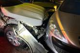 В Одессе авто повредило четыре машины и врезалось в стриптиз-клуб