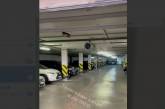 Охранник подземного паркинга выгнал людей на улицу во время ракетной атаки (видео)