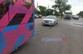 В Николаеве отвалившийся от троллейбуса токоприемник повредил «Шевроле»