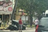 В Николаеве автомобиль влетел в столб: на проспекте пробка