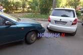 В Николаеве «Ланос» во время парковки ударил «Шкоду»