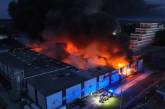 В Тернополе масштабный пожар: горит предприятие по производству пенопласта (видео)