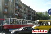 В центре Николаева трамвай протаранил «Ниссан»