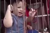 В сети появилось видео, как похищенных израильских детей держат в клетках 