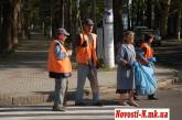 К приезду Президента Януковича работники ЖКХ чистят и драят центр Николаева