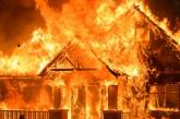 В Новой Одессе горели два объекта: огонь едва не уничтожил жилые дома и машины