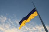 В Киеве из-за непогоды поврежден самый большой флаг Украины