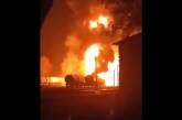 В Донецке горят цистерны с топливом (видео)