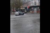В Николаеве мощный ливень затопил улицу Соборную (видео)