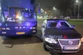 В Николаеве столкнулись автобус и «Фольксваген»: автобус уехал, водитель «Пассата» бросился в погоню