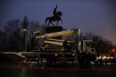 В Киеве демонтируют памятник Щорсу (фото)