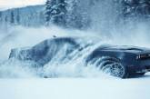 Водіям розповіли, як легко витягнути автомобіль, що застряг у снігу