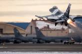 Дания на несколько месяцев откладывает передачу Украине F-16, — СМИ