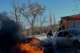 Россияне обстреляли Херсон, загорелся автомобиль: двое погибших