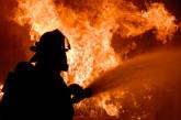В Киеве горит ТЦ: спасатели эвакуируют посетителей