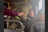 В Одессе сотрудники ТЦК силой вытаскивают мужчин из маршруток (видео)