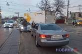 В центре Николаева грузовик «Укрпочты» столкнулся с «Мерседесом»: на проспекте пробка