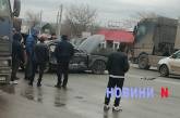 В Коблево столкнулись «Ниссан», «Ауди» и фура: двое пострадавших, на трассе огромная пробка