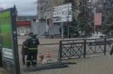 В центре Николаева металлический забор меняют на такой же, но попроще (видео)
