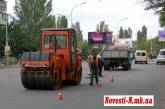 Нет худа без добра: к предстоящему визиту Азарова в Николаеве латают дороги