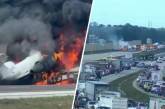 В США небольшой самолет упал на трассу и загорелся, два человека погибли (видео)