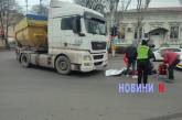 В центре Николаева фура сбила женщину на переходе