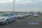 На Варваровском мосту огромная пробка — идет ремонт (видео)