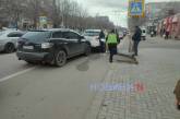 Девушки на «Хюндай» и «Мазде» столкнулись в центре Николаева
