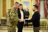 Президент вручил командиру николаевских морпехов сертификат на квартиру
