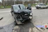 В Николаеве столкнулись «Тойота» и Range Rover - водителя увезла «скорая»
