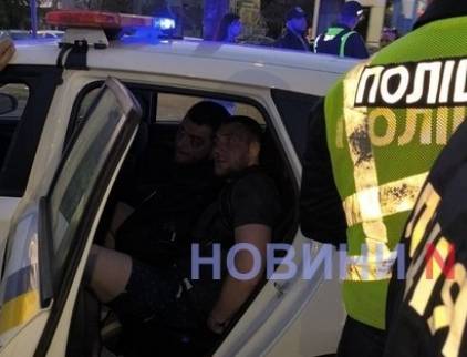 Стало відомо, що загрожує пасажиру BMW, який ударив патрульного кулаком по обличчю в Миколаєві