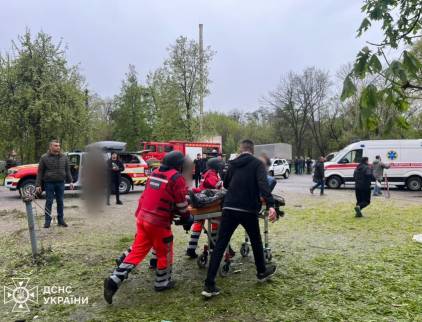 Зеленський показав фото з місця ракетних ударів у Чернігові: відомо вже про 10 загиблих