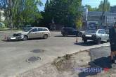 На проспекте в Николаеве столкнулись «Опель» и ВАЗ — образовалась большая пробка
