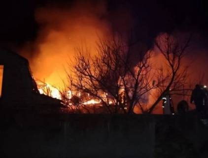 Ворог атакував Миколаївську область: «шахед» потрапив до колишнього будинку культури, почалася пожежа