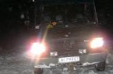 На Николаевщине спасатели МЧС освободили микроавтобус из снежного плена