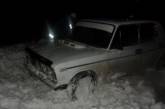 Николаевские спасатели освободили из снежного плена самонадеянного водители «шестерки» и троих его пассажиров