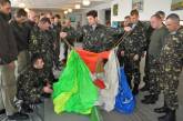 В Николаеве специалисты воздушно-десантной службы осваивают новые системы спуска и приземления