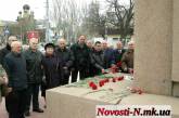 Накануне Дня Советской Армии ветераны МВД возложили цветы к памятнику погибшим милиционерам