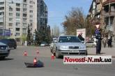 В центре Николаева «Шкода» сбила мопед, пассажиром которого был маленький ребенок 