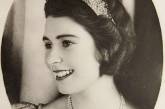 Королева Елизавета II, когда она была 18-летней принцессой. ФОТО