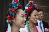 Японские девушки ради Порошенко надели украинские вышиванки (ФОТО)