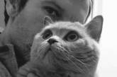 Святослав Вакарчук поделился фото со своим пушистым котом