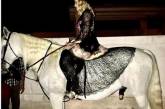 Мадонна отметила свой день рождения на лошади
