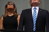 Пользователи высмеяли Трампа, рассматривавшего солнечное затмение. ФОТО