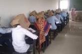 И смех, и грех: в Индии студенты сдавали экзамен с коробками на голове (ФОТО)