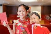 Дети через суд вернули подарочные деньги в красном конверте, которые у них отобрал папа (ФОТО)
