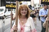 Актриса Сьюзен Серендон в вышиванке вышла на забастовку в США (ФОТО)