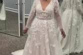 Бабуся виконала мрію всього свого життя, примірявши весільну сукню (ВІДЕО)
