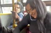 Зухвала жінка депілювала ноги воском просто в громадському транспорті – відео
